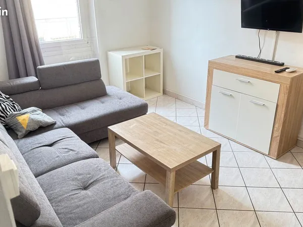 Loue T2 30 M2 meublé centre clim