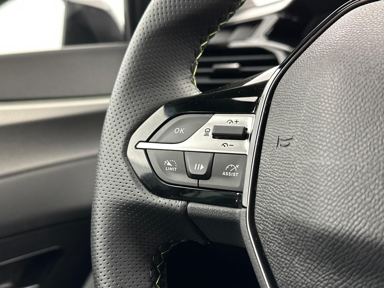 Peugeot 408 hybrid 145 e-dcs6 gt — photo 20