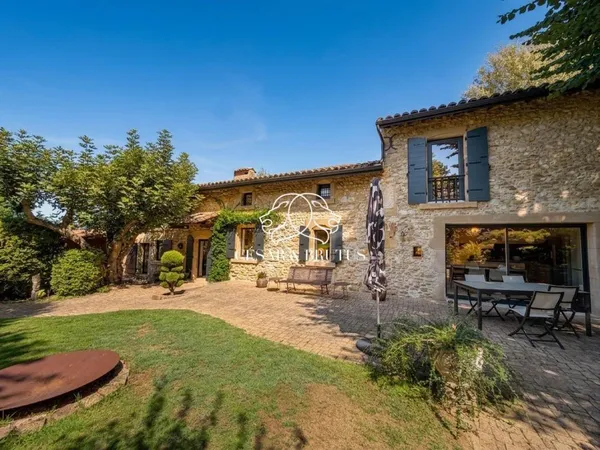 Vends maison - 217 m² - 5 pièces, 4 chambres - Montvendre 26120