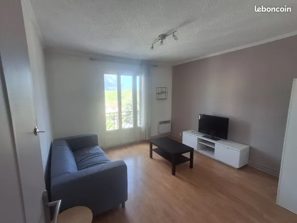 T3 meublé - 60 m² - 6e étage - 2 balcons
