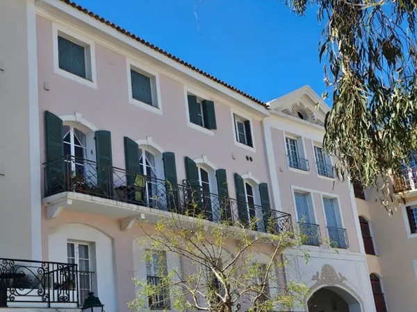 NOUVEAU PRIX - APPARTEMENT 2P PLEIN CENTRE PORT GRIMAUD GOLFE DE ST TROPEZ