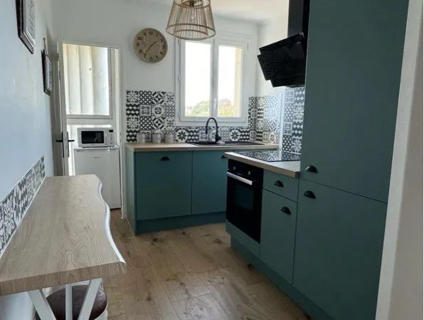 Appartement 62 m² entièrement meublé - 2 chambres, balcon, loggia et parking privé