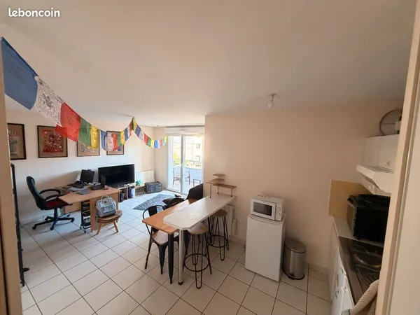 À louer F2 de 46 m² avec garage et terrasse Clermont-Ferrand-Cezeaux