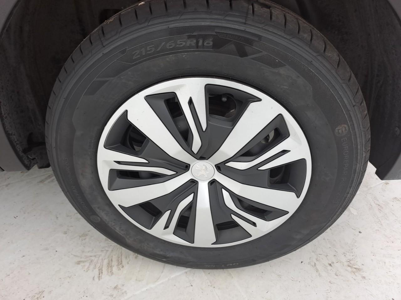 Peugeot 2008 puretech 100 s&s bvm6 active pack — photo 25