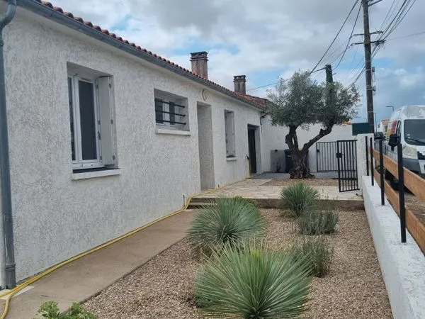 Maison T3. Garage , terrasse