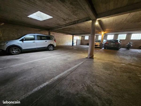 Place de parking sécurisée à louer - Rue de Gigant, Nantes