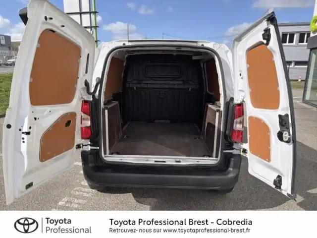 Toyota Proace city medium 100 d-4d start mc24 — photo 10