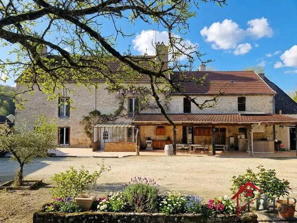 Maison seigneuriale (181 m2) avec Piscine sur Parc clos Arbo