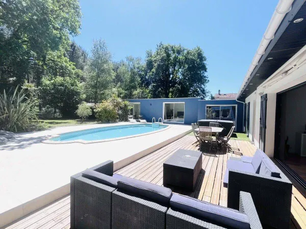 Maison 10 pièces 240 m²