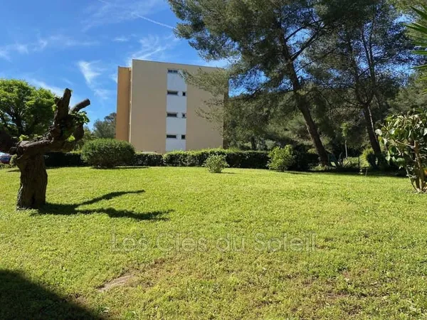 Stationnement Vente Hyères   33000€