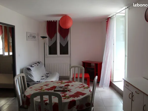 Charmant T2 meublé avec balcon en plein coeur du village