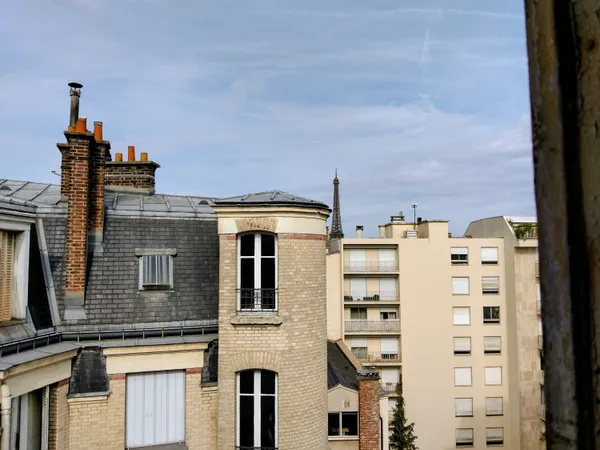 Vends adorable studio aux Invalides, avec vue sur la tour Eiffel