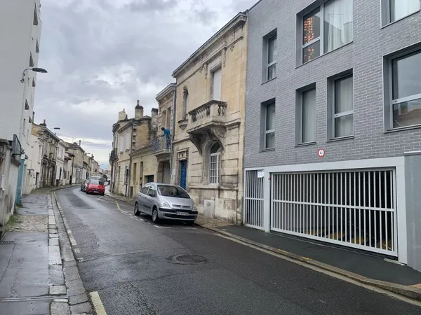 Vends place de parking sécurisée - Bordeaux (Quartier Ornano : rue du Tondu et rue Mouneyra)