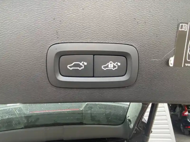 Volvo Xc40 t4 recharge 129+82 ch dct7 — photo 9