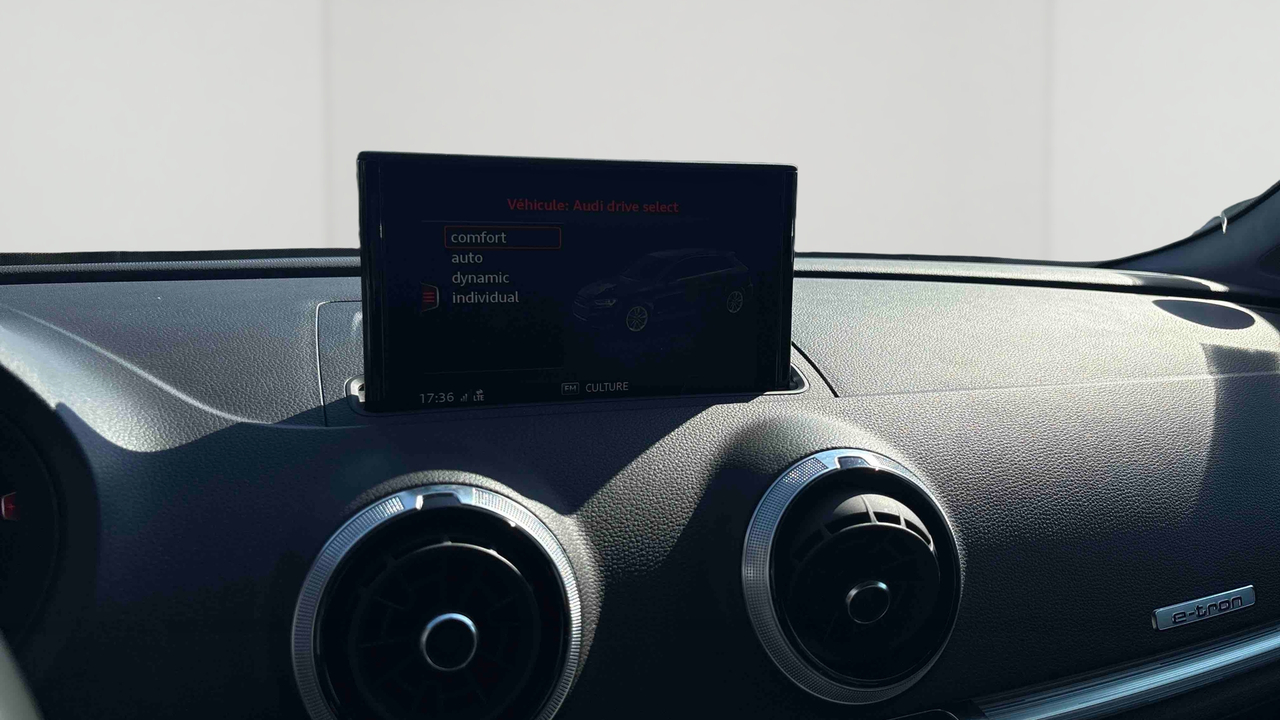 Audi A3 Sportback 40 e-tron 204 S tronic 6 — photo 16