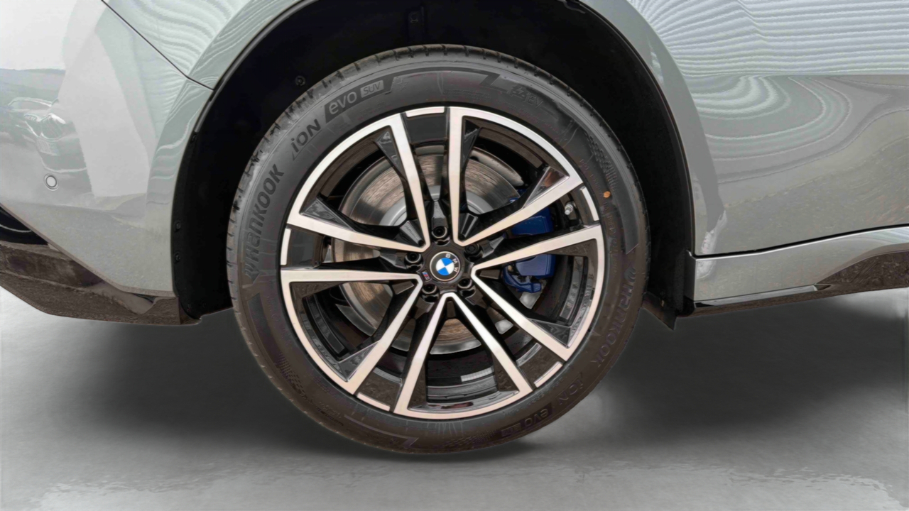 BMW iX3 50 xDrive — photo 19
