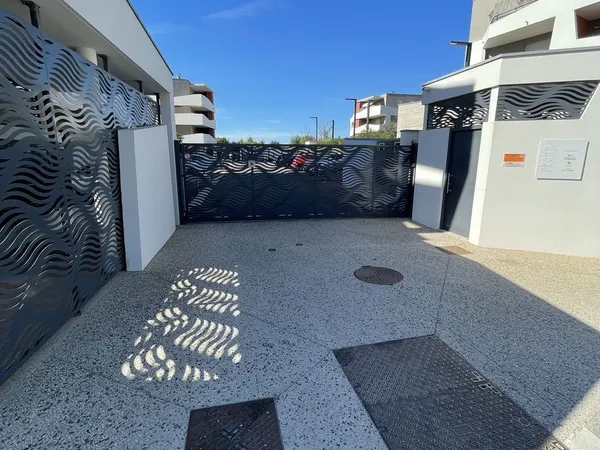 PARKING AERIEN DANS RESIDENCE DE STANDING
