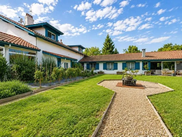 Maison 18 pièces 402 m²