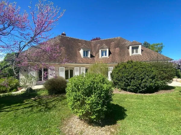 Maison 8 pièces 310 m²