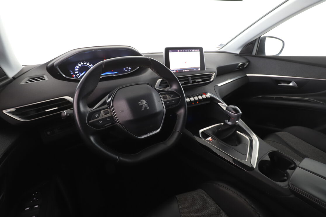 Peugeot 3008 1.2 PureTech Allure — photo 10