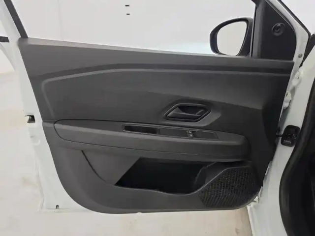 Dacia Sandero sce 65 — photo 259