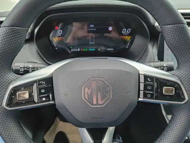 Mg Zs 1.5 l hybrid+ 197 ch — photo 4