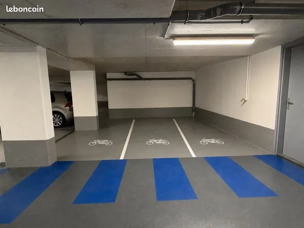Place de parking MOTO / SCOOTER