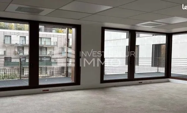 Bureaux 679 m²
