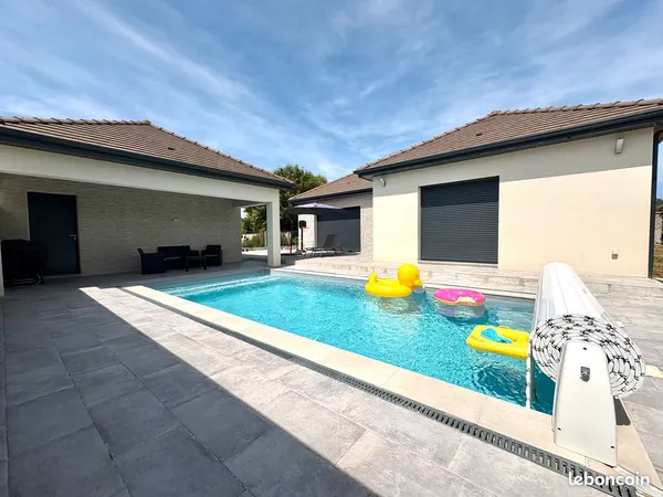 Maison récente avec piscine