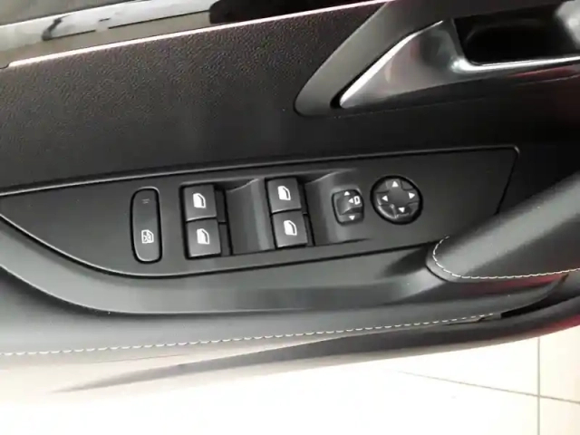 Peugeot 208 puretech 100 s&amp;s bvm6 — photo 20