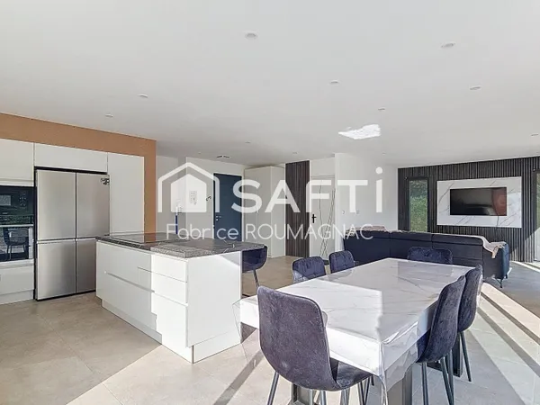 A Lespignan villa de 110 m² avec garage sur une parcelle de 350 m²