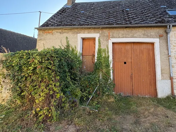 GRANGE AVEC COUR À PARFONDRU (02)