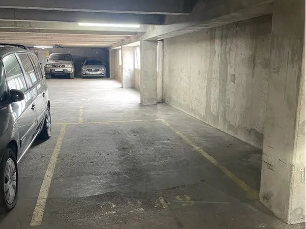 Place de parking à louer