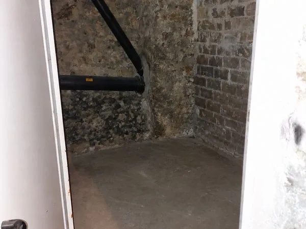 Cave proche transports et Cité U