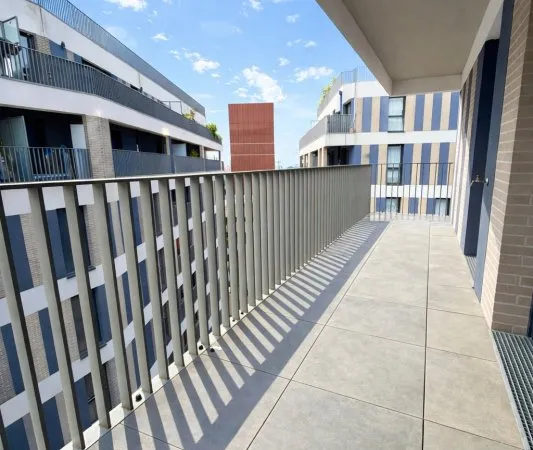 ** SUPERBE APPART DE 3 PIECES AVEC TERRASSE **