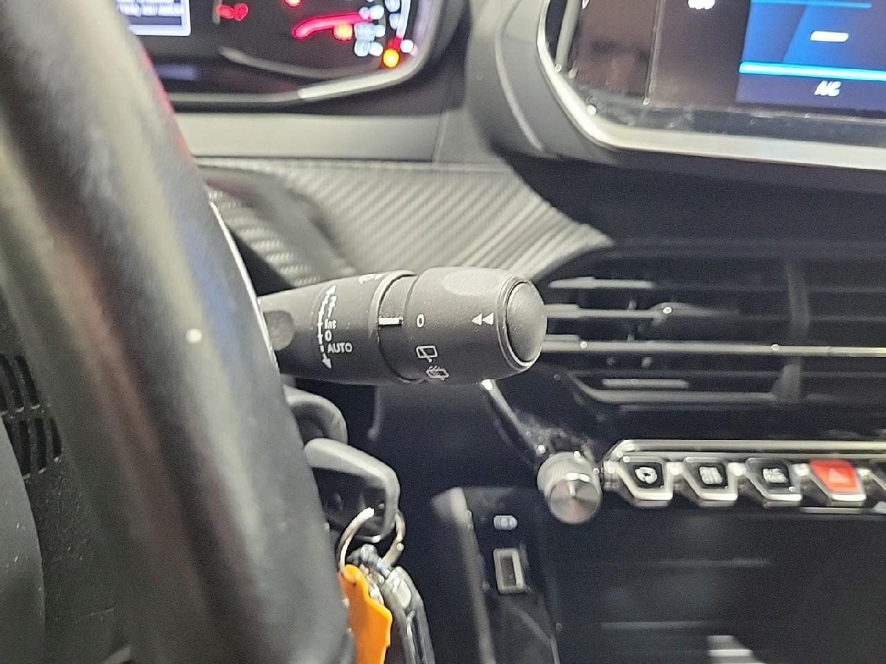 Peugeot 2008 puretech 130 s&s eat8 style — photo 21
