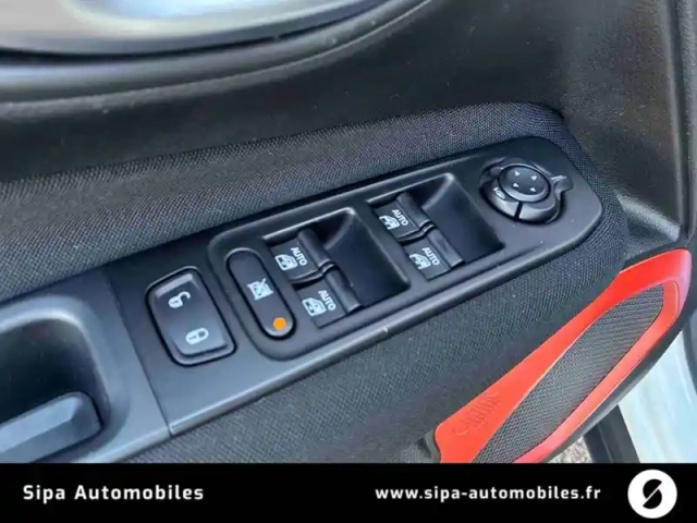 Jeep Renegade 1.3 gse t4 150 ch bvr6 — photo 23