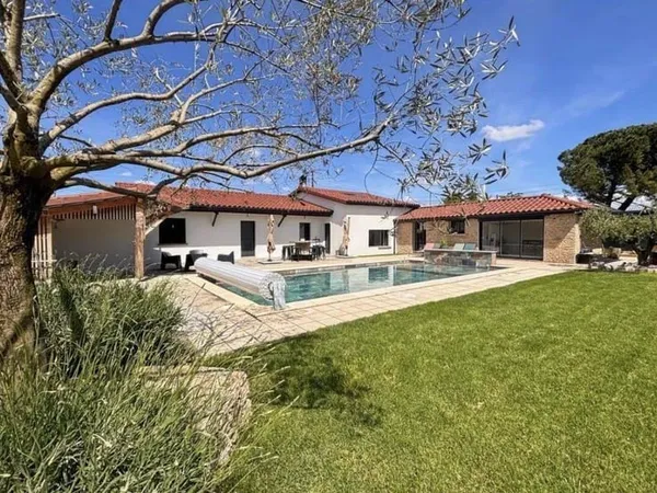 Maison de plain-pied 8 pièces 160 m²