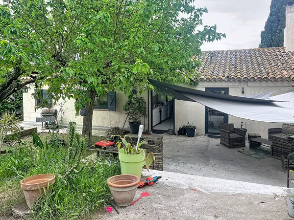La SEYNE SUR MER VUE MER Maison avec dépendance et beau potentiel.
