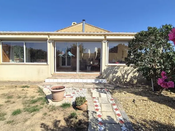 Villa Terrain, carport avec fosse,