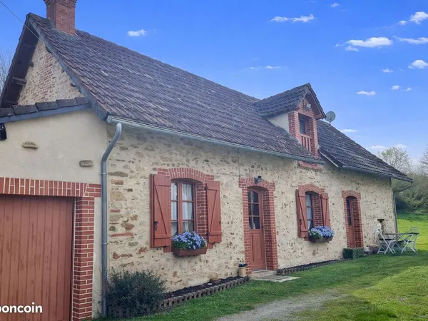 Corps de ferme sur 4 hectares - Charme, potentiel de rénovation & calme absolu (Saint-Loup)