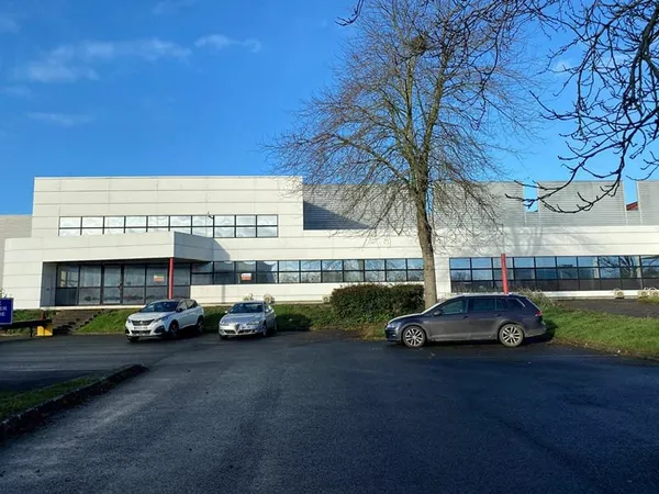 Local professionnel à Niort de 400 m2