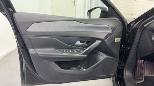 Peugeot 308 1.5 BlueHDi 130 EAT8 - Allure – 2025 – 53500 km – Diesel – Boîte Automatique — photo 19