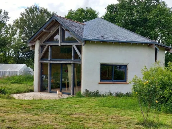Maison écologique et grand terrain