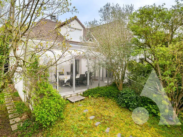 Maison de plain-pied 8 pièces 223 m²