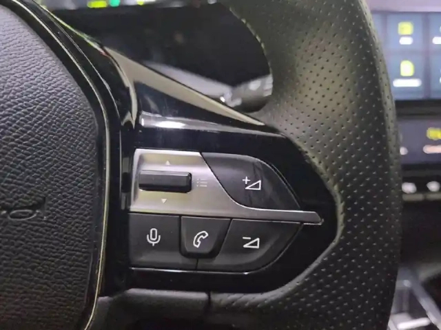 Peugeot 408 phev 225 e-eat8 — photo 28