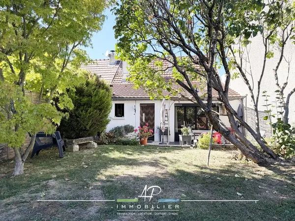 BROGNON Maison de charme en pierre avec terrasse, jardin e
