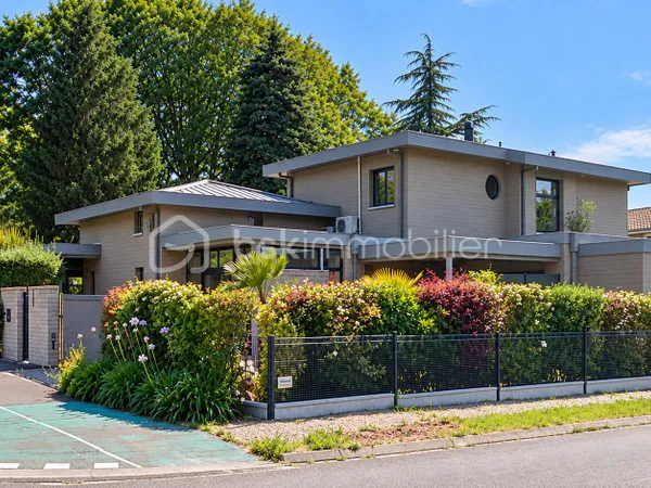 Maison 8 pièces 250 m²