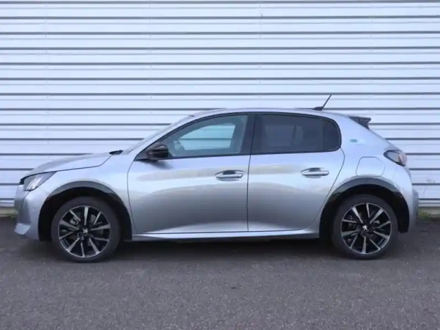 Peugeot 208 e- 136ch gt — photo 8