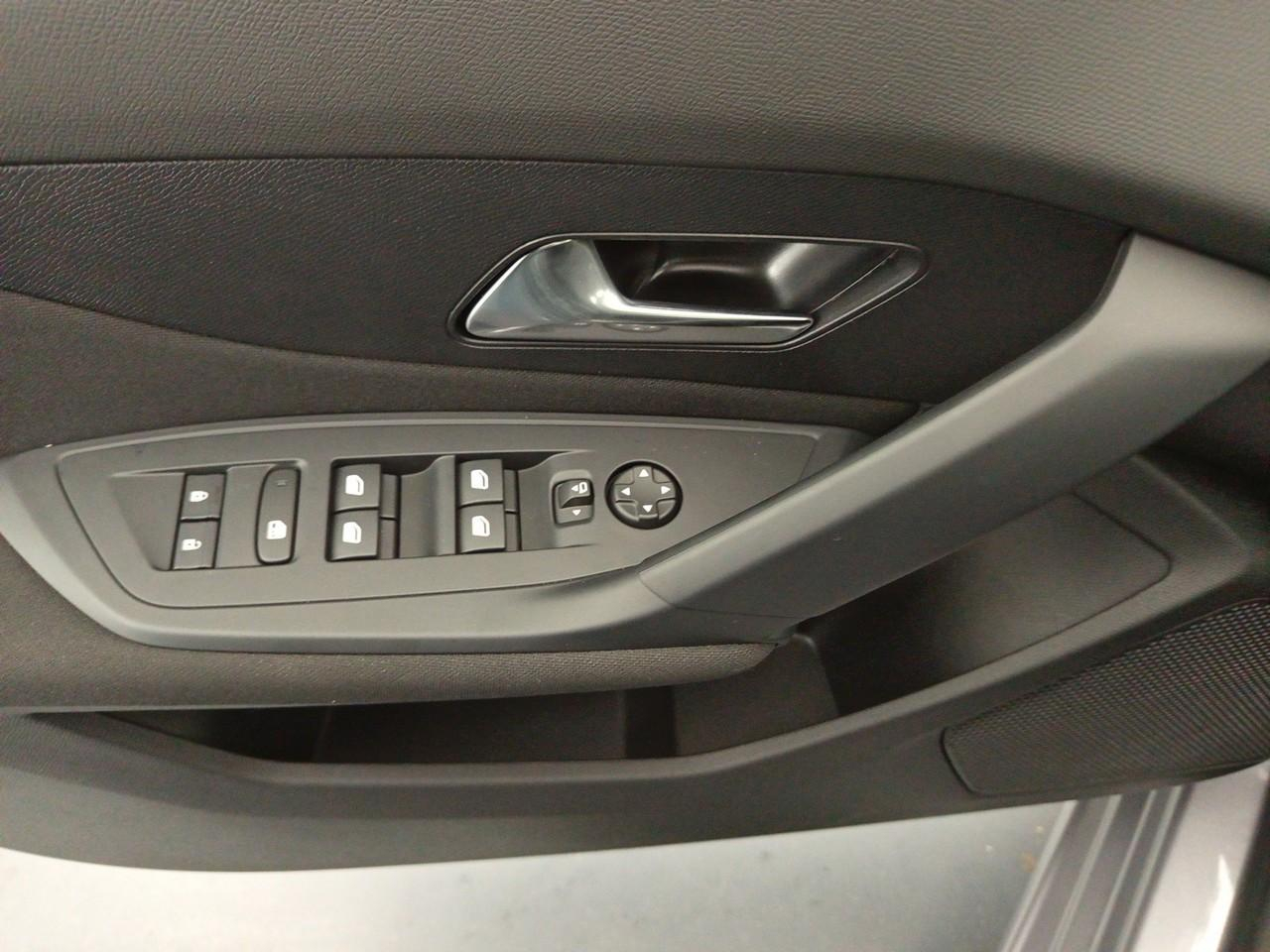 Peugeot 308 hybrid 145 e-dcs6 style — photo 25